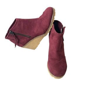 Toms Burgundy Nubuck Ankle Bootie Wedge Rubber Heels Wrap Womens Size 7.5 Zip Up